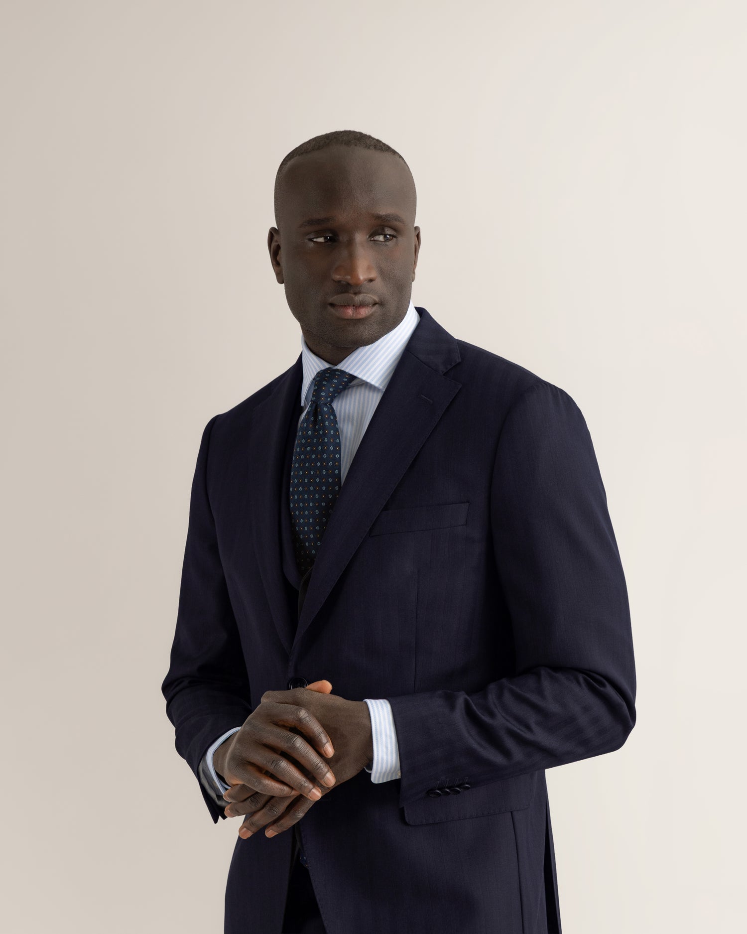 Elegant Wool Suit in Navy Herringbone