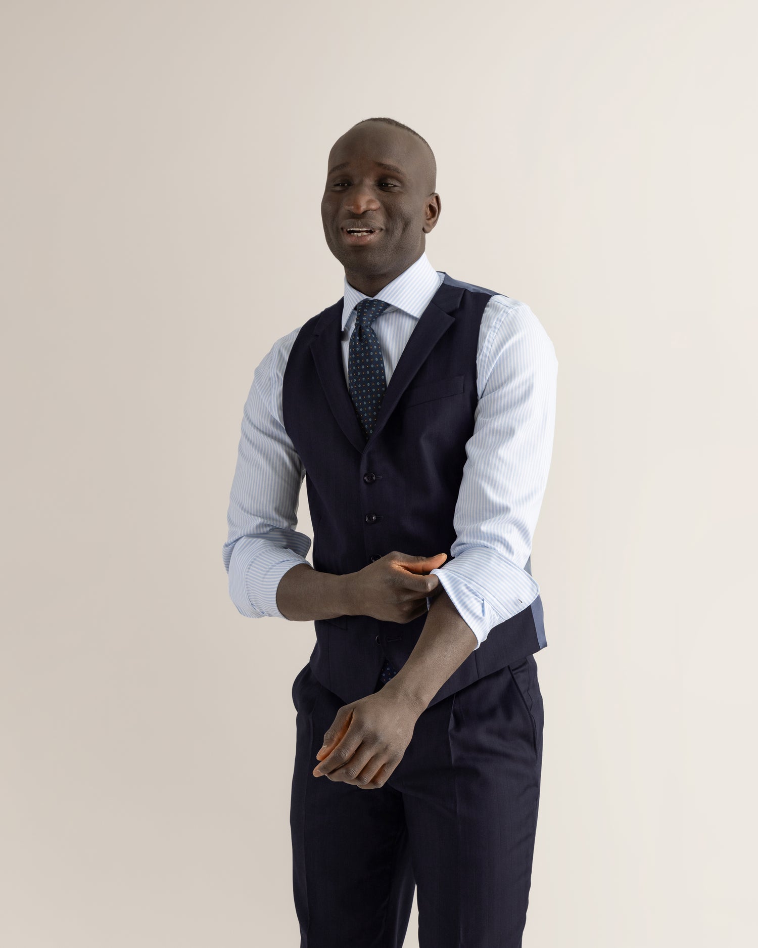 Elegant Wool Suit in Navy Herringbone